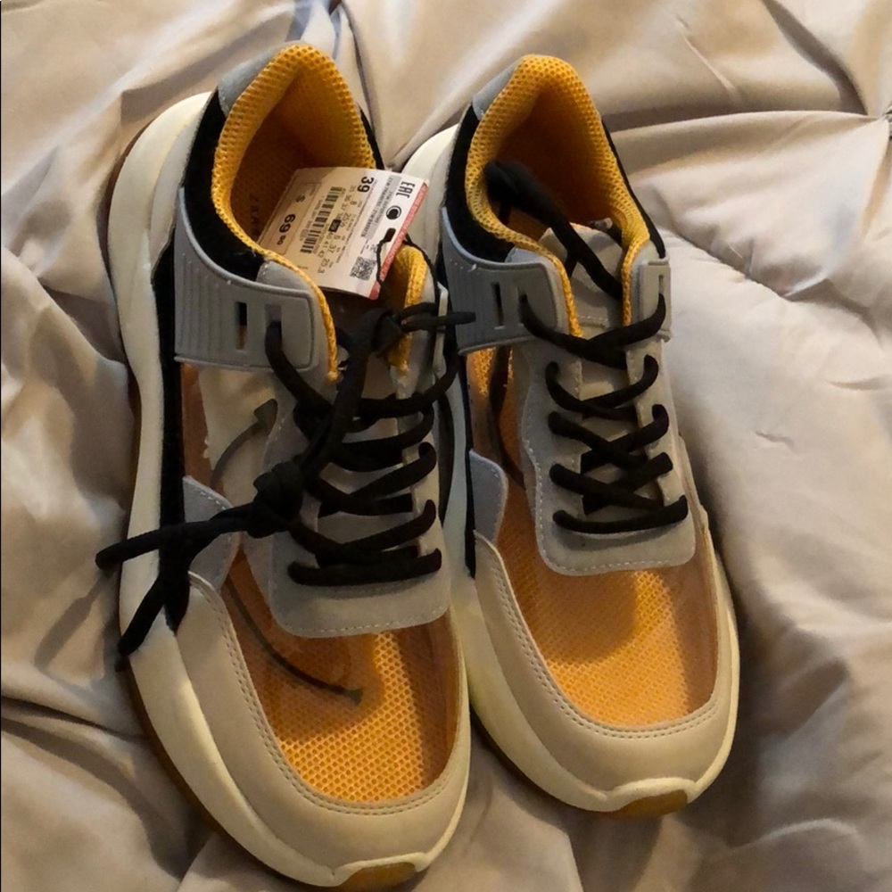 Women’s shoes